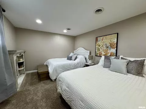 Bedroom - 827 W Mcdonough St, Macomb, IL 61455 photo 6 of 7