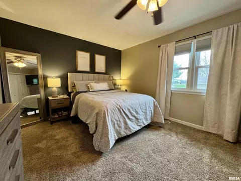 Bedroom - 827 W Mcdonough St, Macomb, IL 61455 photo 1 of 7
