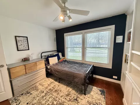 Bedroom - 24700 E Lakeview Dr, Canton, IL 61520 photo 3 of 5