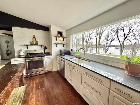 Kitchen - 24700 E Lakeview Dr, Canton, IL 61520 photo 5 of 5