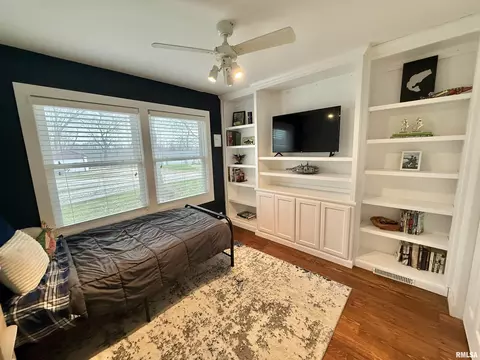 Bedroom - 24700 E Lakeview Dr, Canton, IL 61520 photo 1 of 5