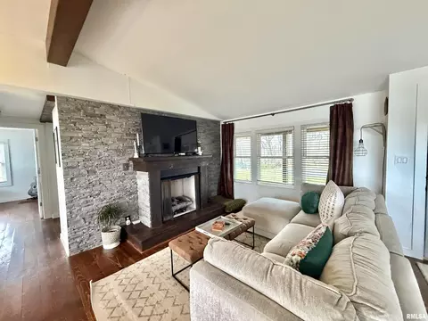 Living - 24700 E Lakeview Dr, Canton, IL 61520 photo 1 of 3