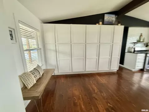 Entry Way - 24700 E Lakeview Dr, Canton, IL 61520 photo 2 of 2