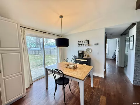 Dining - 24700 E Lakeview Dr, Canton, IL 61520 photo 2 of 2