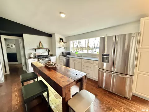 Kitchen - 24700 E Lakeview Dr, Canton, IL 61520 photo 1 of 5