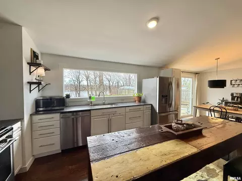 Kitchen - 24700 E Lakeview Dr, Canton, IL 61520 photo 4 of 5
