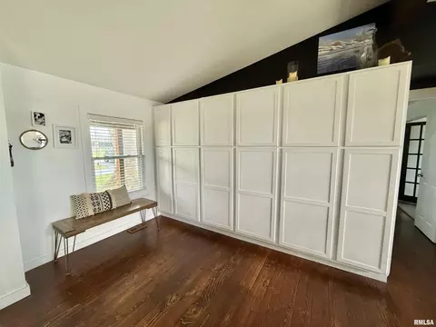 Entry Way - 24700 E Lakeview Dr, Canton, IL 61520 photo 1 of 2