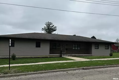 590 E Myrtle St, Canton, IL 61520