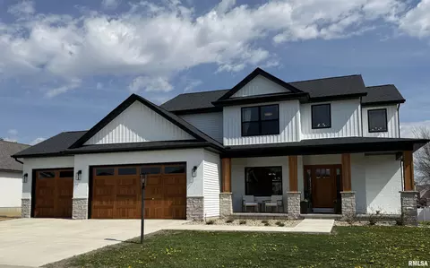 1317 Cedar Lake Dr, Metamora, IL 61548