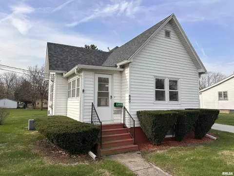 840 E 4th St, Galesburg, IL 61401