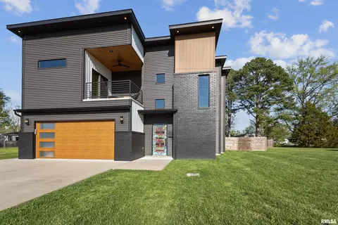 1303 N Otis St, Marion, IL 62959