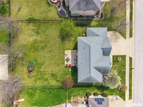 11016 N Moonstone Ct, Dunlap, IL 61525 photo 8