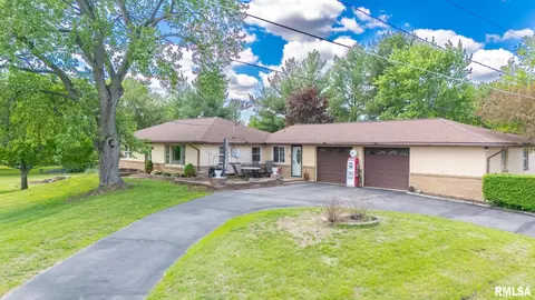 97 N Riverview Dr, East Peoria, IL 61611