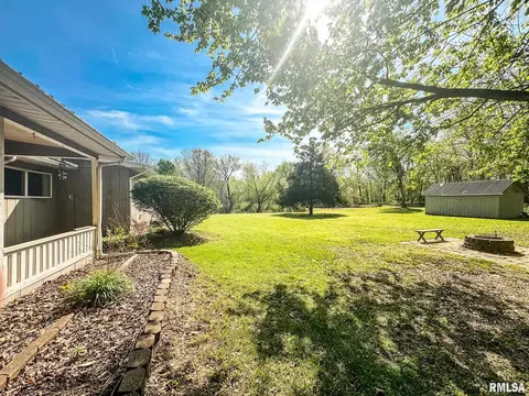 Exterior - 15789 Corinth Rd, Marion, IL 62959 photo 4 of 11