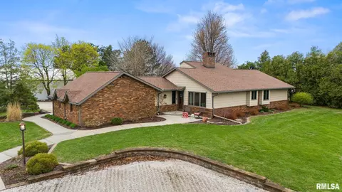 1110 W Birchwood St, Morton, IL 61550