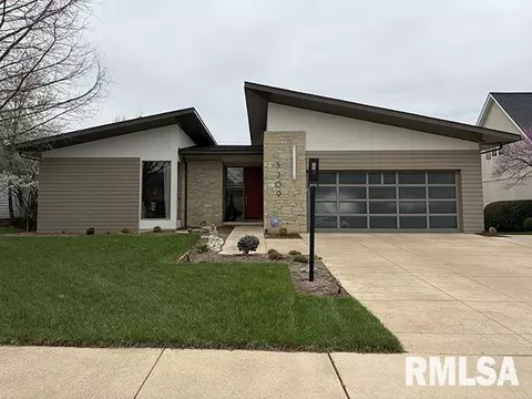 5209 N Ashford Dr, Peoria, IL 61615