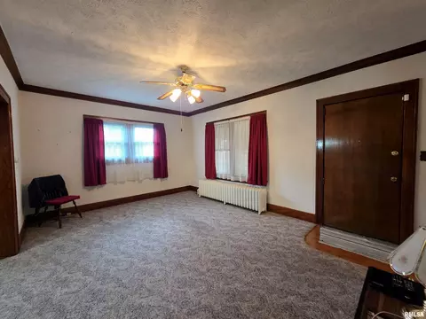 Living - 718 E Behrends Ave, Peoria, IL 61603 photo 2 of 5