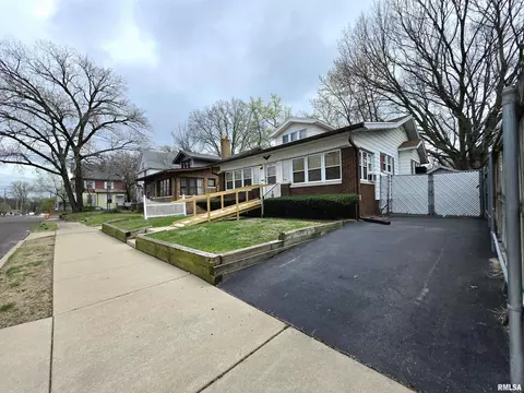 Exterior - 718 E Behrends Ave, Peoria, IL 61603 photo 2 of 10