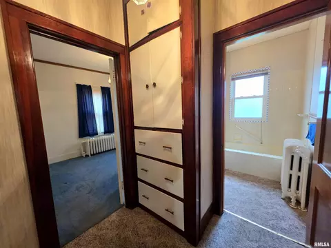 Entry Way - 718 E Behrends Ave, Peoria, IL 61603 photo 4 of 5