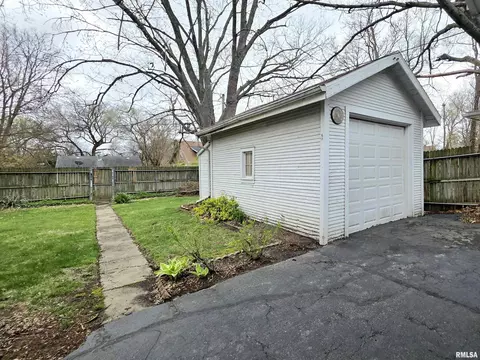 Exterior - 718 E Behrends Ave, Peoria, IL 61603 photo 8 of 10