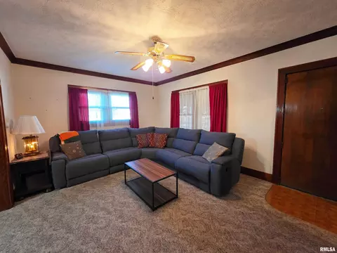 Living - 718 E Behrends Ave, Peoria, IL 61603 photo 3 of 5