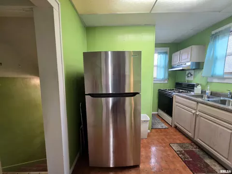 Entry Way - 718 E Behrends Ave, Peoria, IL 61603 photo 1 of 5