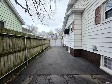 Exterior - 718 E Behrends Ave, Peoria, IL 61603 photo 7 of 10