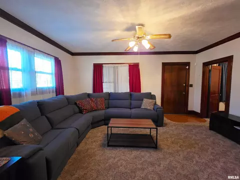 Living - 718 E Behrends Ave, Peoria, IL 61603 photo 4 of 5