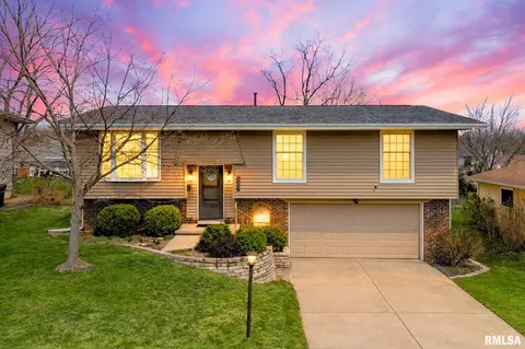 2407 W Carriage Ln, Peoria, IL 61614