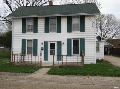 307 S Maple St, Lewistown, IL 61542