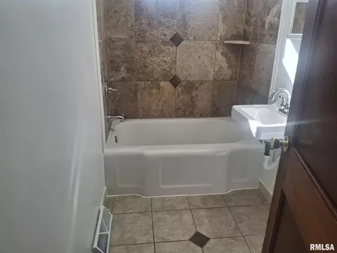 Bath - 515 Walnut St, Varna, IL 61375 photo 2 of 4