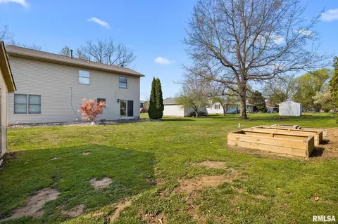 Exterior - 9515 W Littlefield Dr, Mapleton, IL 61547 photo 8 of 10