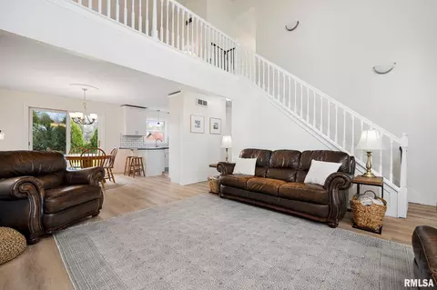 Living - 9515 W Littlefield Dr, Mapleton, IL 61547 photo 3 of 4