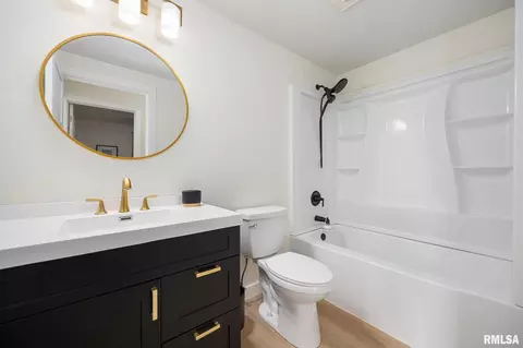 Bath - 9515 W Littlefield Dr, Mapleton, IL 61547 photo 3 of 3
