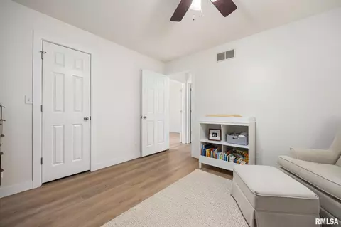 Bedroom - 9515 W Littlefield Dr, Mapleton, IL 61547 photo 7 of 10