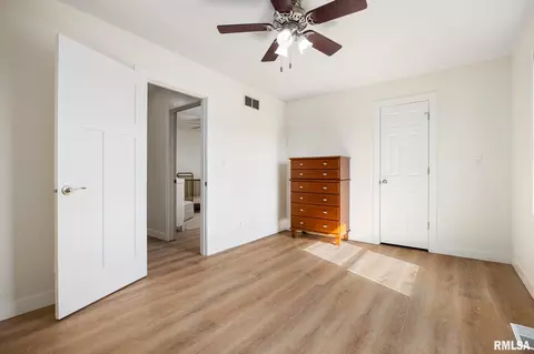 Bedroom - 9515 W Littlefield Dr, Mapleton, IL 61547 photo 9 of 10