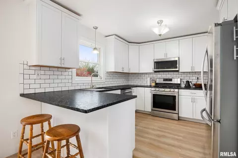 Kitchen - 9515 W Littlefield Dr, Mapleton, IL 61547 photo 1 of 3