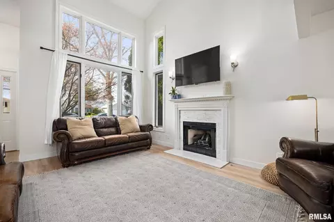 Living - 9515 W Littlefield Dr, Mapleton, IL 61547 photo 1 of 4