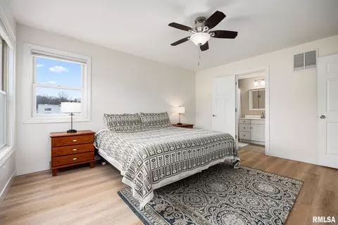Bedroom - 9515 W Littlefield Dr, Mapleton, IL 61547 photo 3 of 10