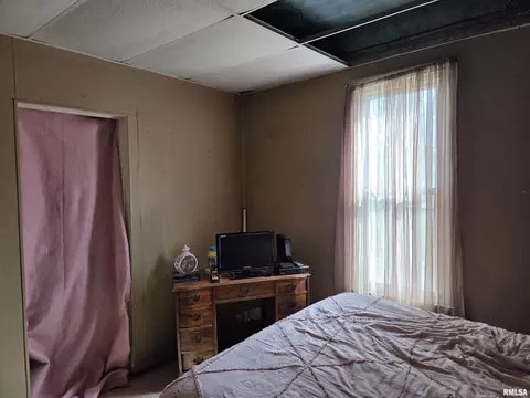 Bedroom - 1336 E Wheeler St, Macomb, IL 61455 photo 1 of 5