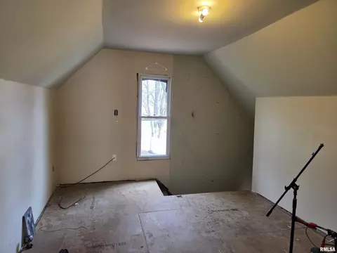 Bedroom - 1336 E Wheeler St, Macomb, IL 61455 photo 2 of 5