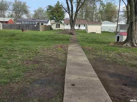 Exterior - 1336 E Wheeler St, Macomb, IL 61455 photo 6 of 6