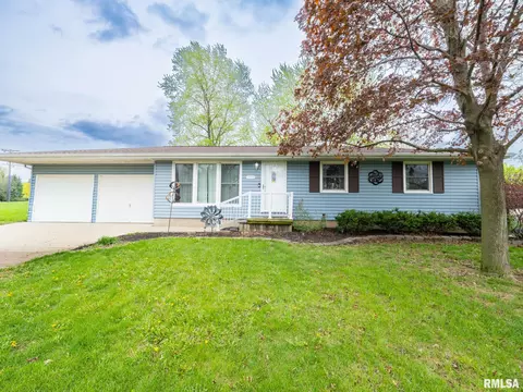 300 Daniel Pkwy, Washington, IL 61571