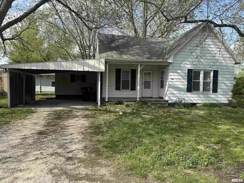 710 E Jackson St, Cuba, IL 61427