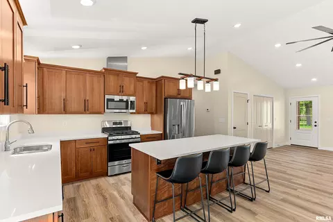 Kitchen - 350 E 4th St, El Paso, IL 61738 photo 3 of 7