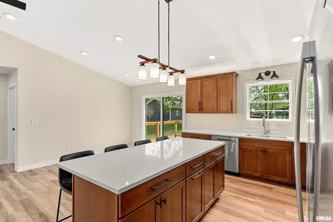 Kitchen - 350 E 4th St, El Paso, IL 61738 photo 4 of 7