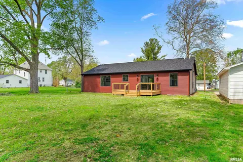 Exterior - 350 E 4th St, El Paso, IL 61738 photo 9 of 9