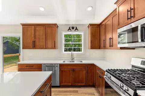 Kitchen - 350 E 4th St, El Paso, IL 61738 photo 6 of 7