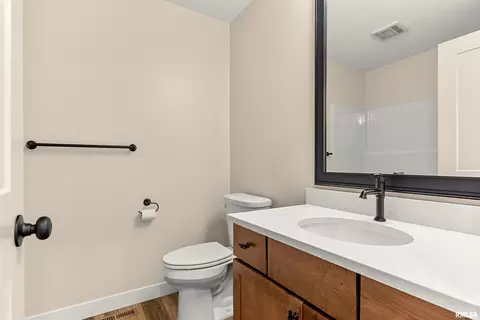 Bath - 350 E 4th St, El Paso, IL 61738 photo 4 of 4