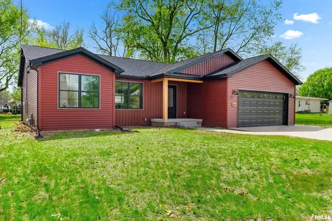 350 E 4th St, El Paso, IL 61738